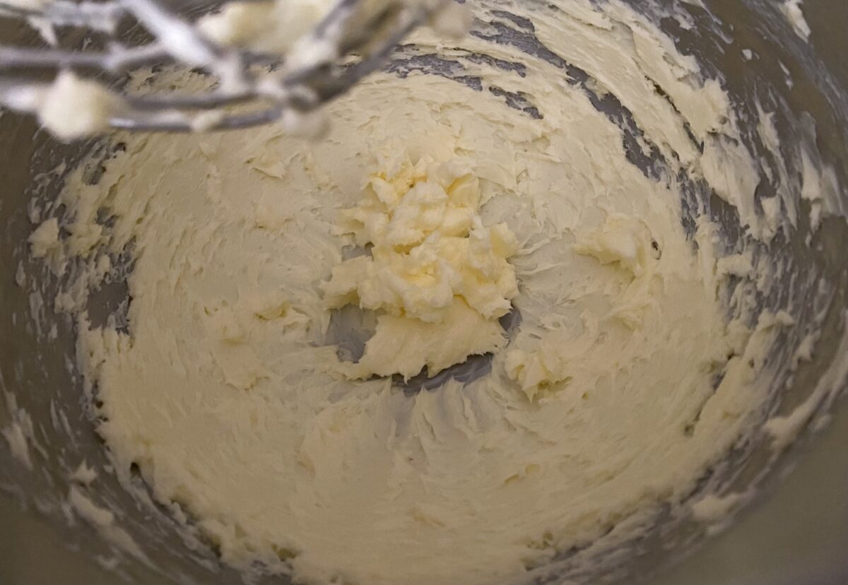 Tarta Dobos: receta original húngara paso a paso con crema de mantequilla y caramelo