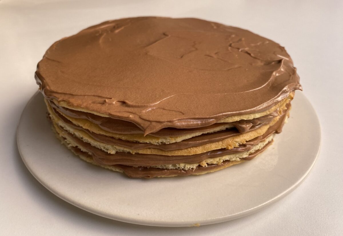 Tarta Dobos: receta original húngara paso a paso con crema de mantequilla y caramelo