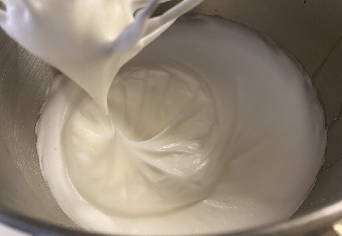 Tarta Dobos: receta original húngara paso a paso con crema de mantequilla y caramelo