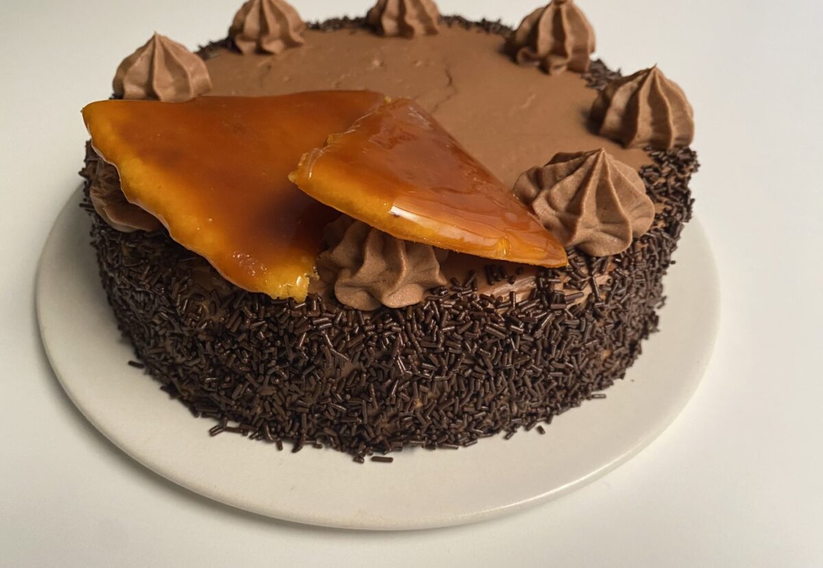 Tarta Dobos: receta original húngara paso a paso con crema de mantequilla y caramelo