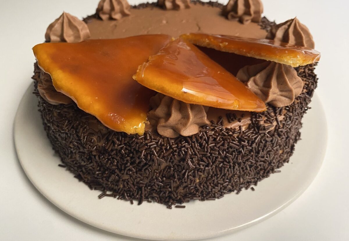Tarta Dobos: receta original húngara paso a paso con crema de mantequilla y caramelo