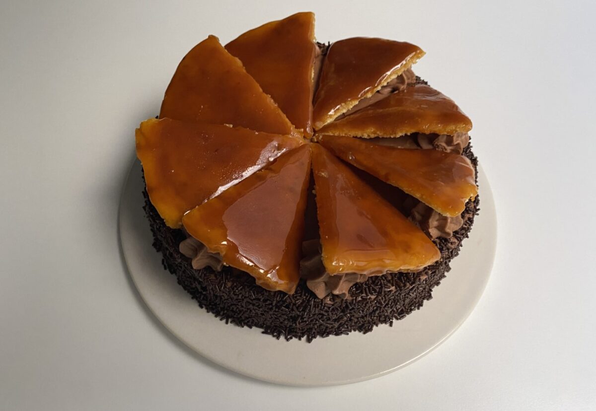 Tarta Dobos: receta original húngara paso a paso con crema de mantequilla y caramelo