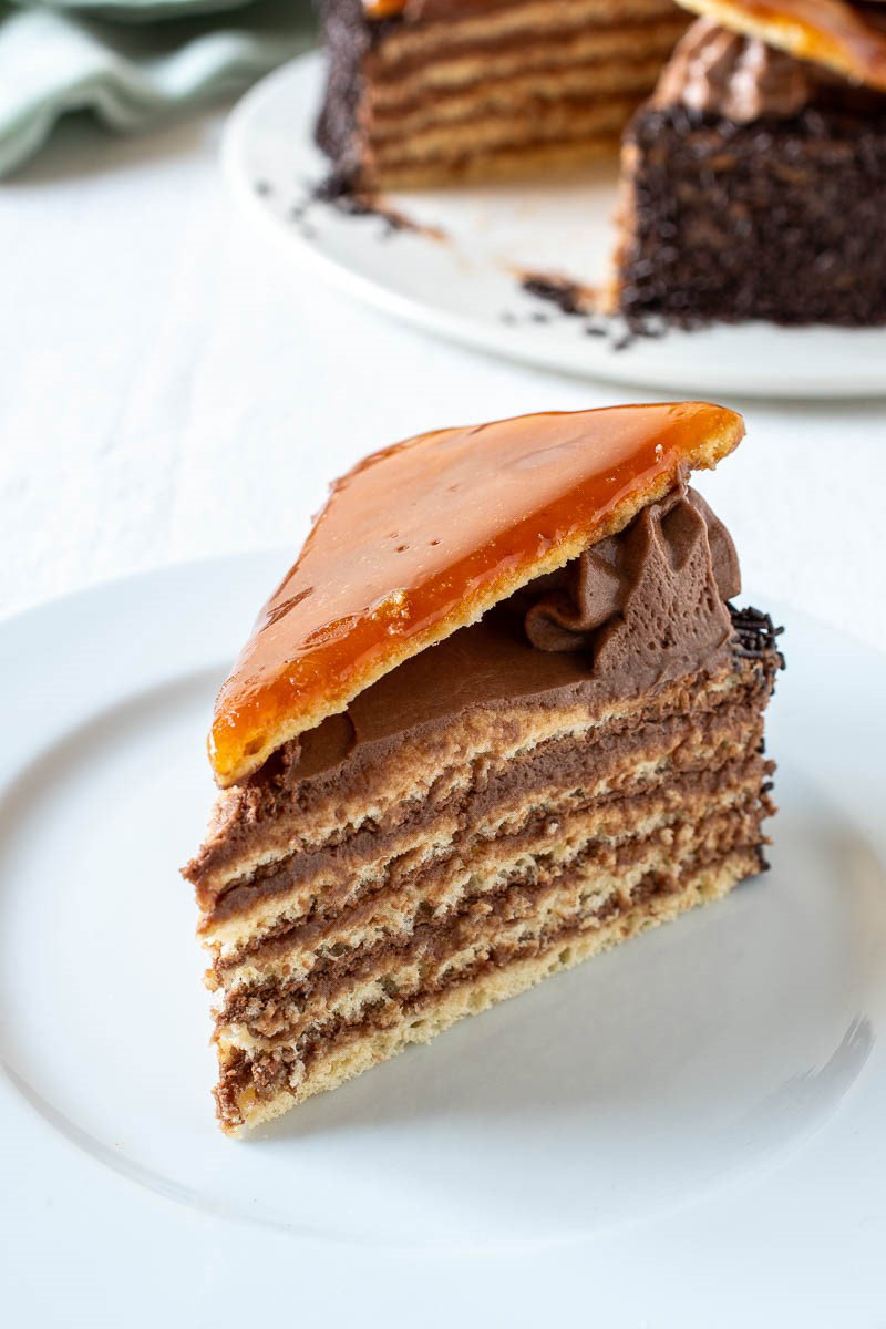 Tarta Dobos: receta original húngara paso a paso con crema de mantequilla y caramelo