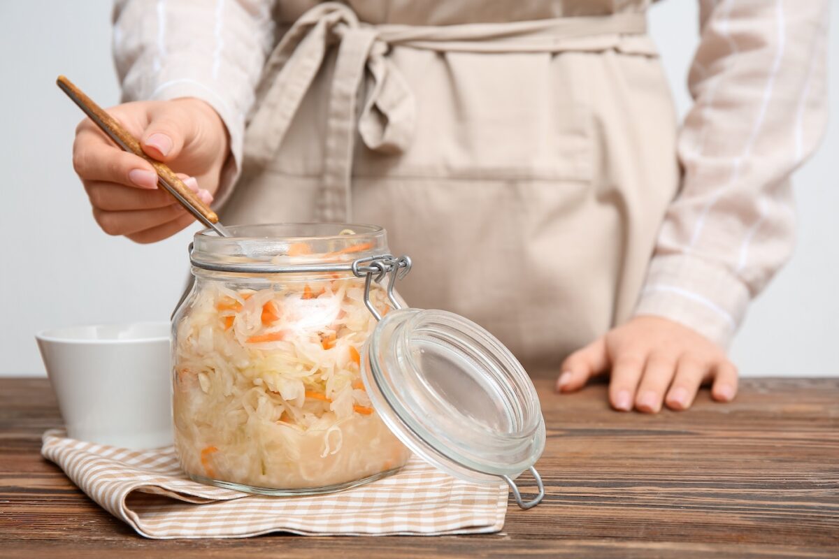 Chucrut. Qué es, beneficios y cómo utilizar esta col fermentada en la cocina