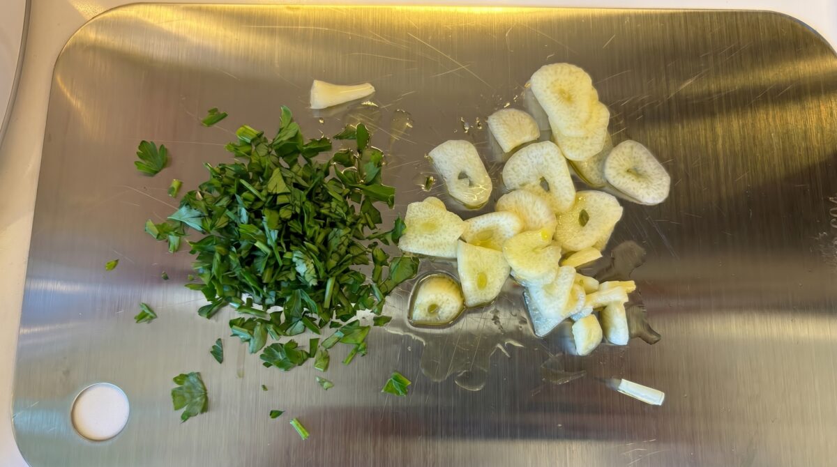 Pez espada al ajillo. Receta fácil, rápida y llena de sabor