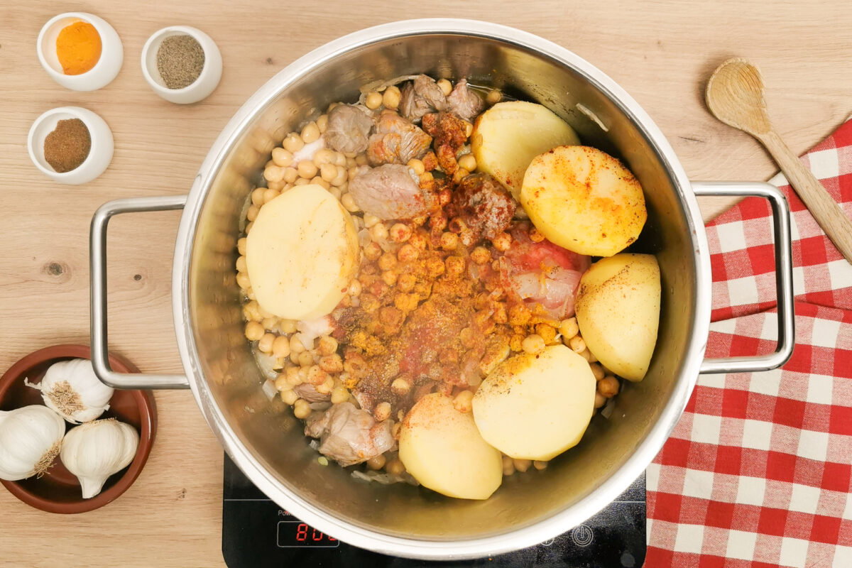 Dafina o adafina sefardí tradicional. Receta de hamin judío cocinado a fuego lento