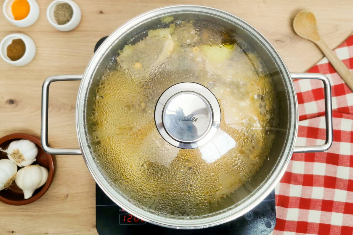 Dafina o adafina sefardí tradicional. Receta de hamin judío cocinado a fuego lento