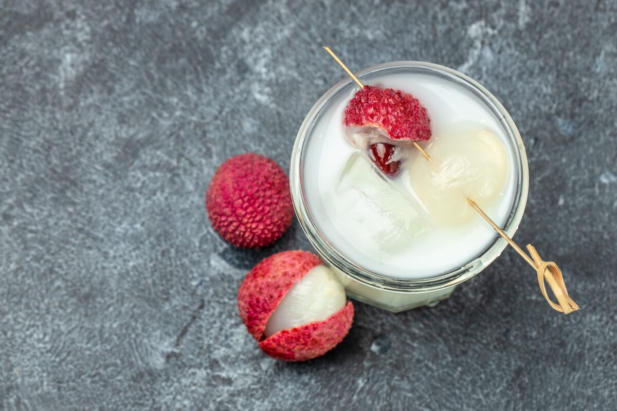 Lichi. Qué es, propiedades, beneficios y cómo usar esta fruta exótica en la cocina
