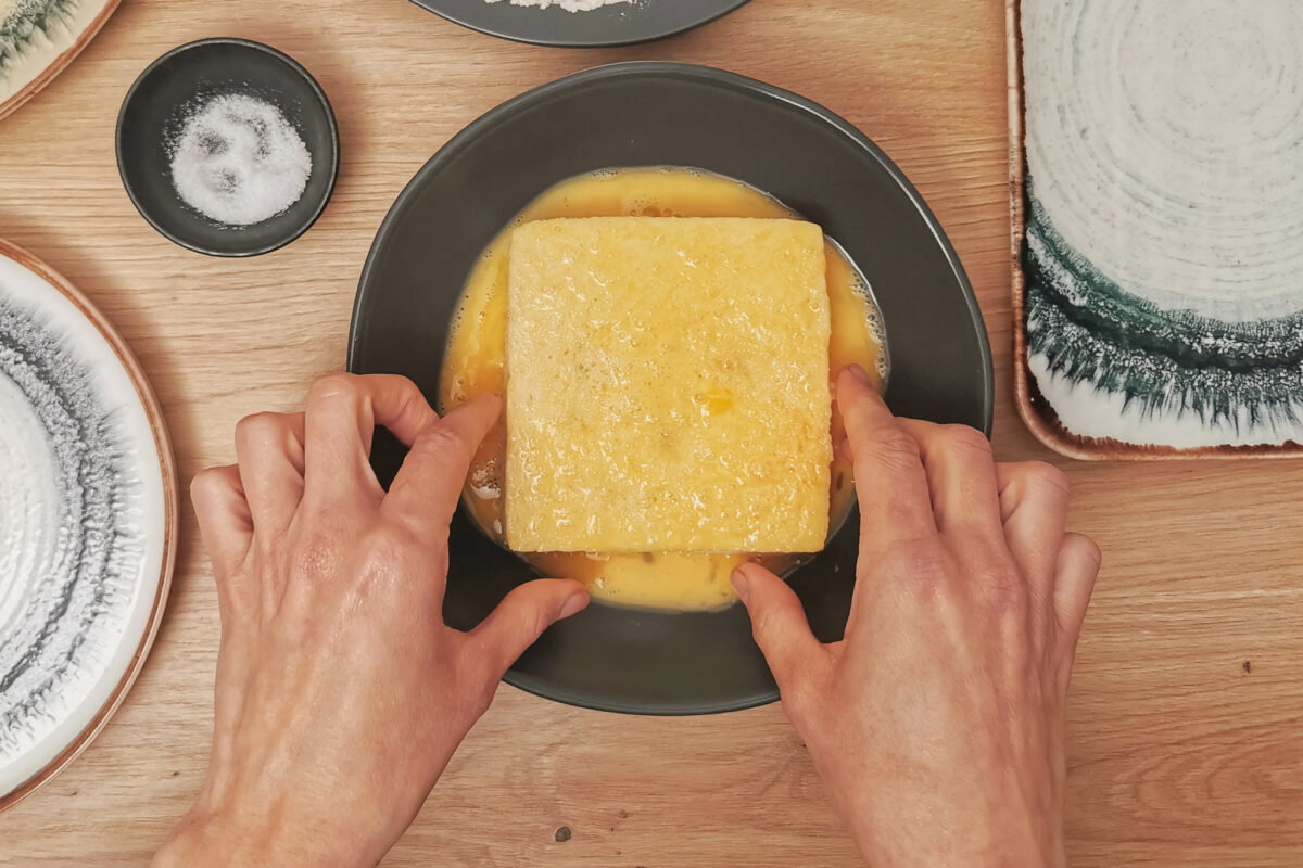 Mozzarella in carrozza crujiente, la receta italiana perfecta para un picoteo caliente
