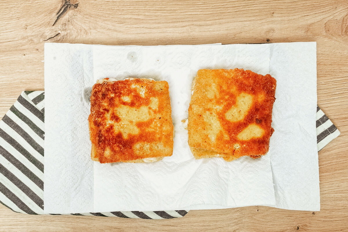 Mozzarella in carrozza crujiente, la receta italiana perfecta para un picoteo caliente