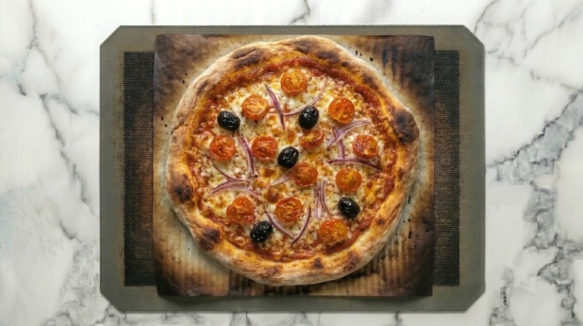 Pizza primavera italiana casera. Receta fácil con masa crujiente, verduras y mozzarella