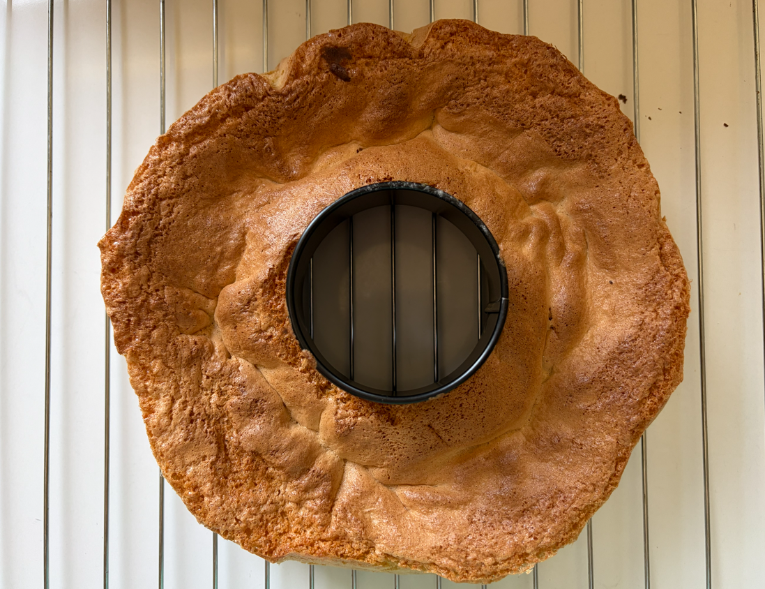 Roscón gallego tradicional: el bizcocho alto y sencillo que se prepara con 3 ingredientes