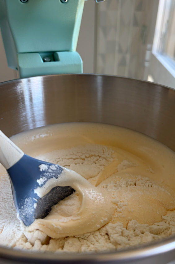 Roscón gallego tradicional: el bizcocho alto y sencillo que se prepara con 3 ingredientes