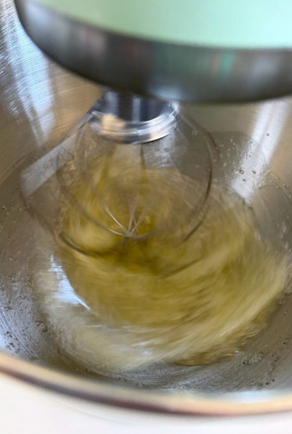 Roscón gallego tradicional: el bizcocho alto y sencillo que se prepara con 3 ingredientes