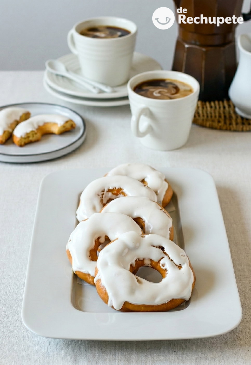 Rosquillas de Santa Clara. Receta tradicional madrileña con merengue blanco para San Isidro