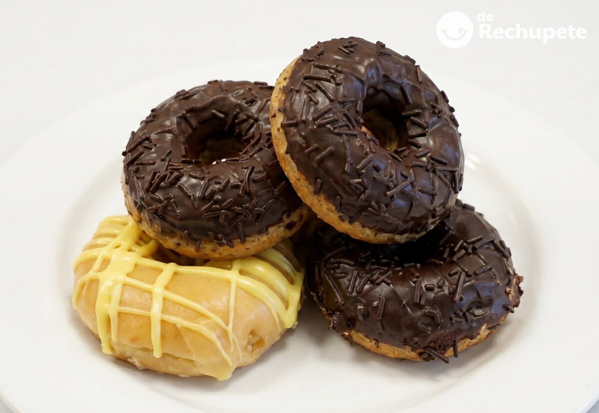 Rosquillas jubilares de San Isidro. La versión madrileña con chocolate y otras con limón