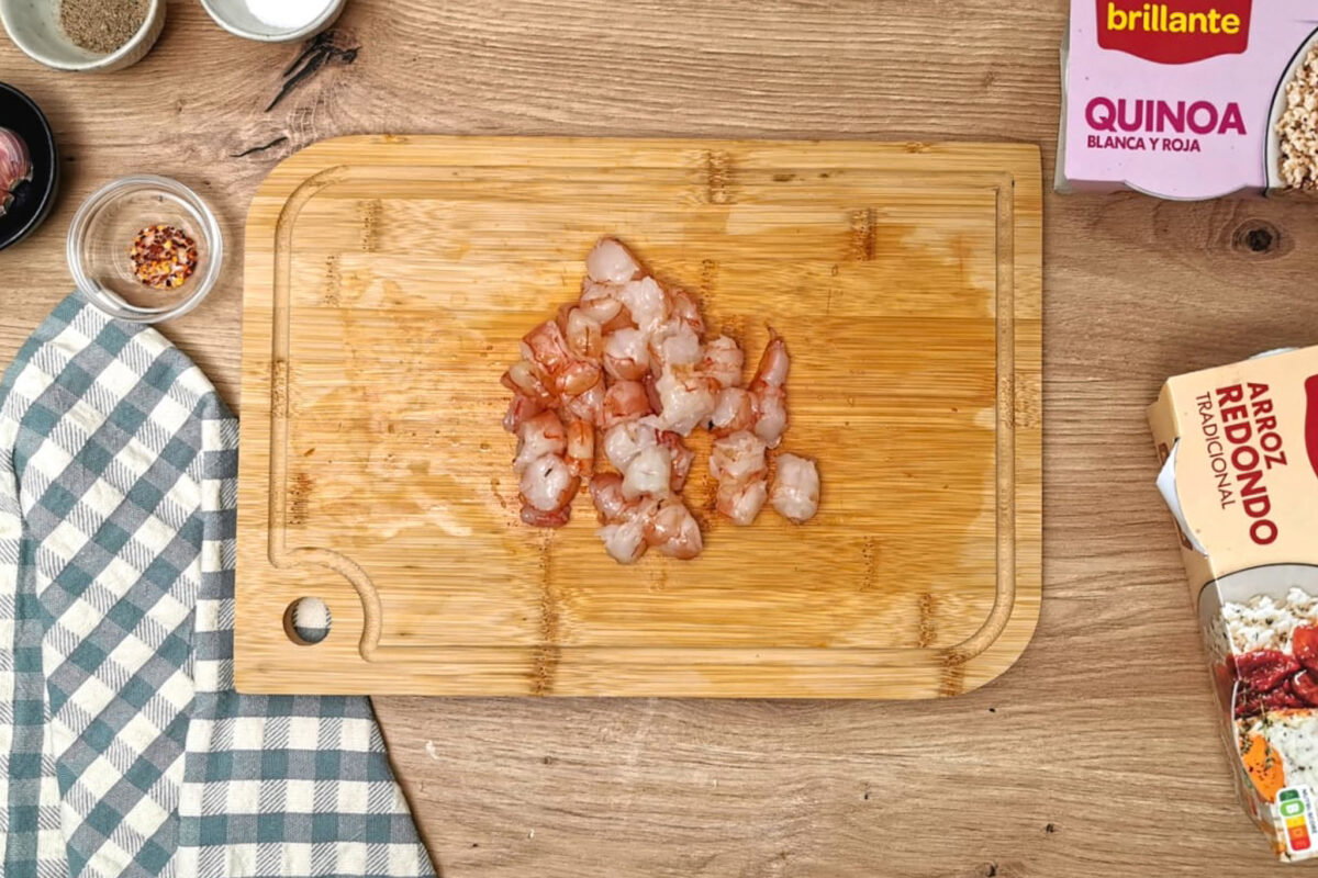 Salteado de arroz con quinoa, gambas y espárragos trigueros: receta fácil y saludable con vasitos Brillante
