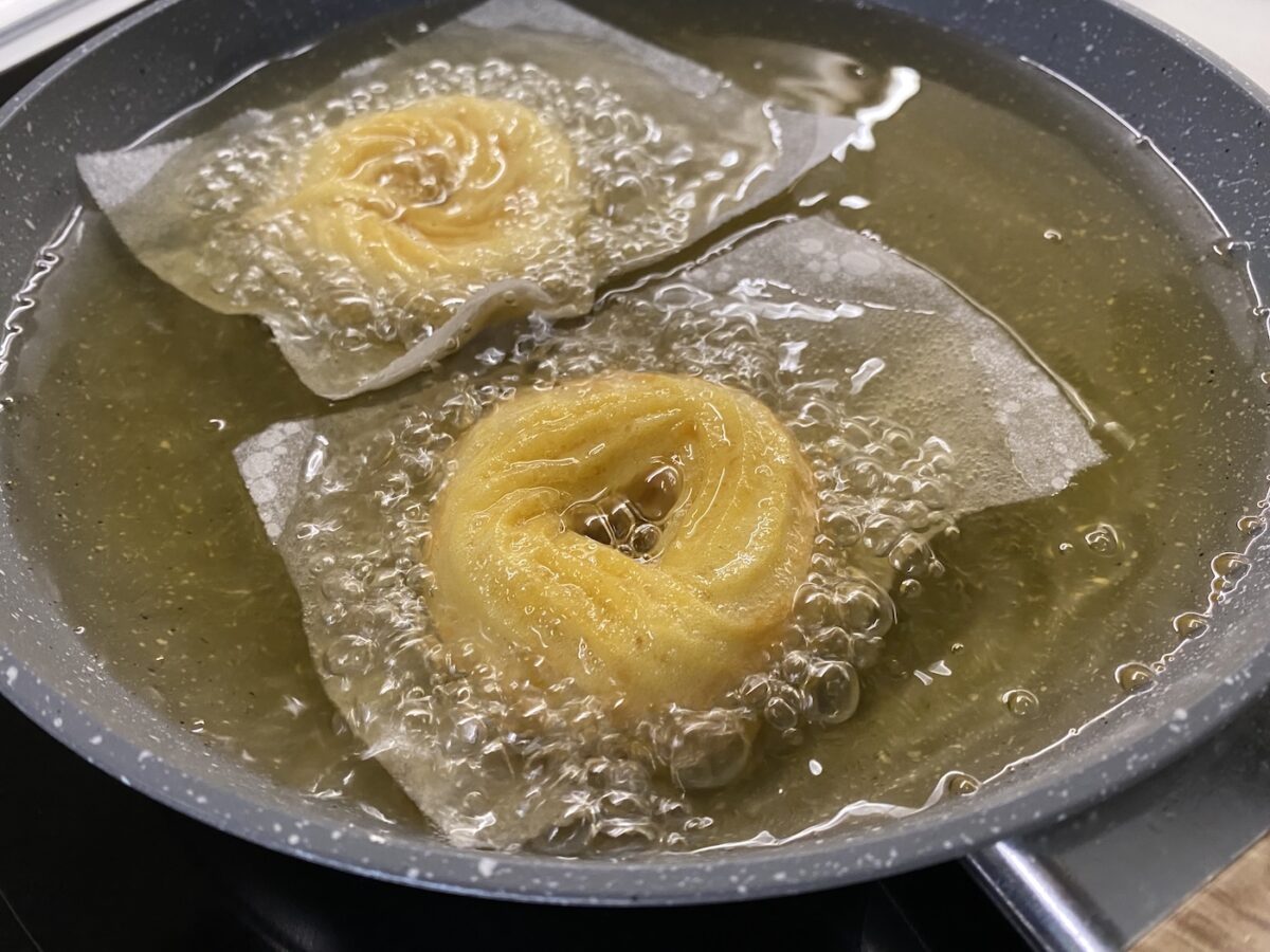 Zeppole italianas caseras. Receta tradicional fácil y esponjosa paso a paso