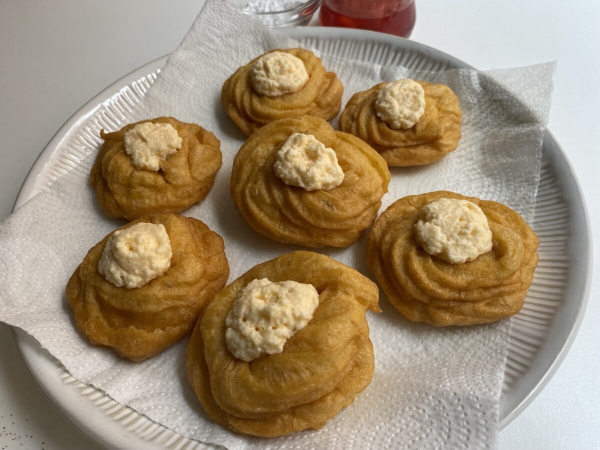 Zeppole italianas caseras. Receta tradicional fácil y esponjosa paso a paso