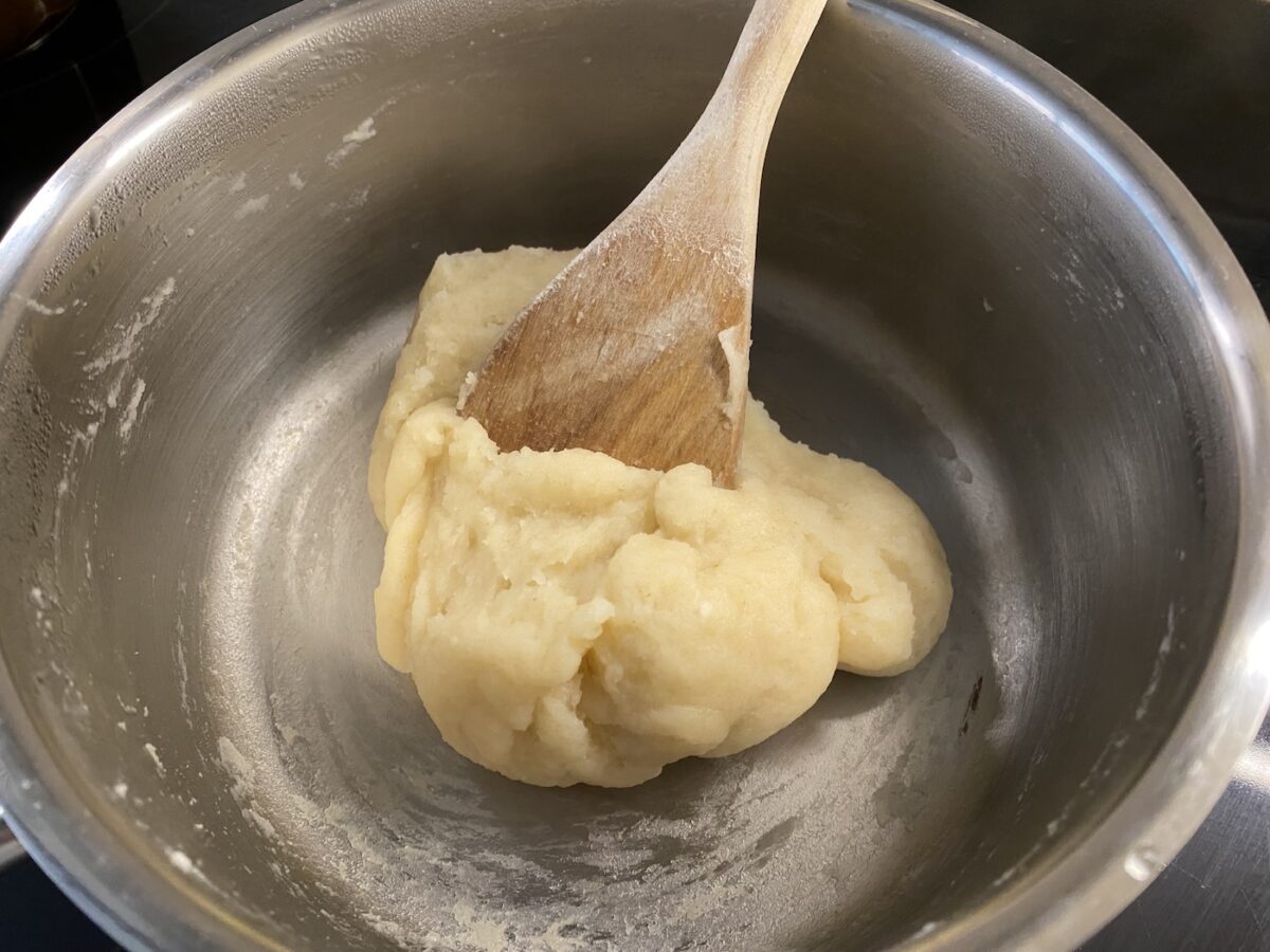 Zeppole italianas caseras. Receta tradicional fácil y esponjosa paso a paso
