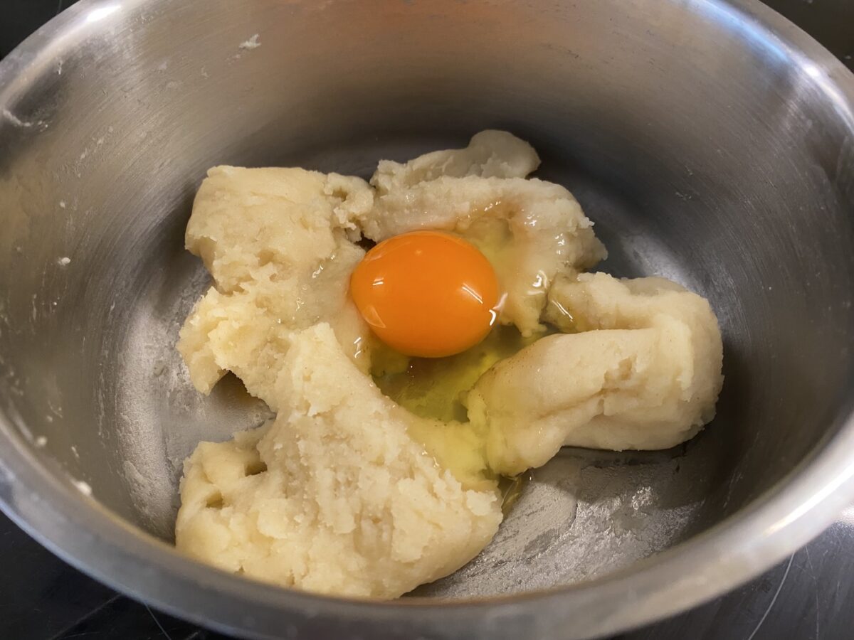 Zeppole italianas caseras. Receta tradicional fácil y esponjosa paso a paso