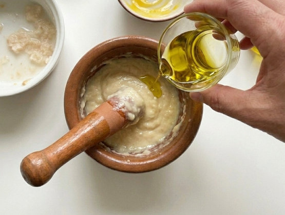 Ajoblanco extremeño, la sopa fría de pan y ajo que se sirve bien fresquita