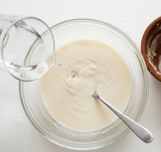Ajoblanco extremeño, la sopa fría de pan y ajo que se sirve bien fresquita