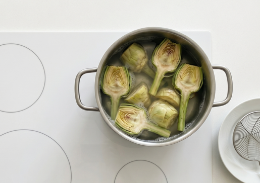 Alcachofas a la navarra con jamón, una cazuela sencilla con sabor de huerta