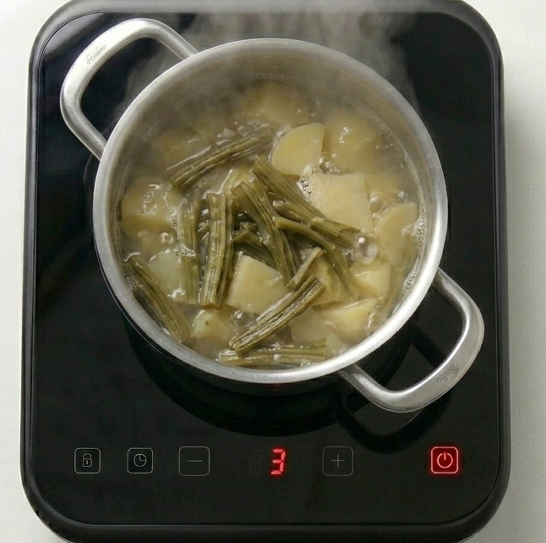 Borraja con patatas, la receta navarra más sencilla y de temporada
