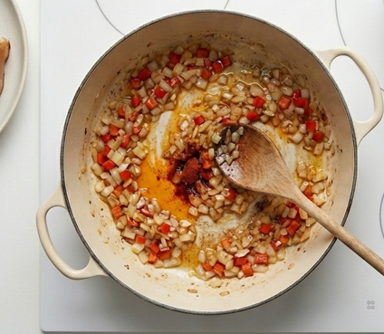 Caldereta de cordero extremeña, el guiso de siempre con salsa para mojar pan