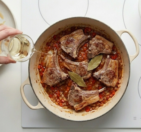 Caldereta de cordero extremeña, el guiso de siempre con salsa para mojar pan