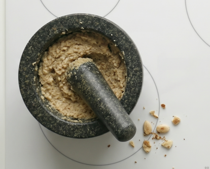 Cardo a la navarra con salsa de almendras, una receta sencilla de invierno