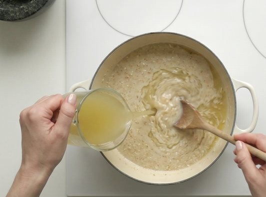 Cardo a la navarra con salsa de almendras, una receta sencilla de invierno