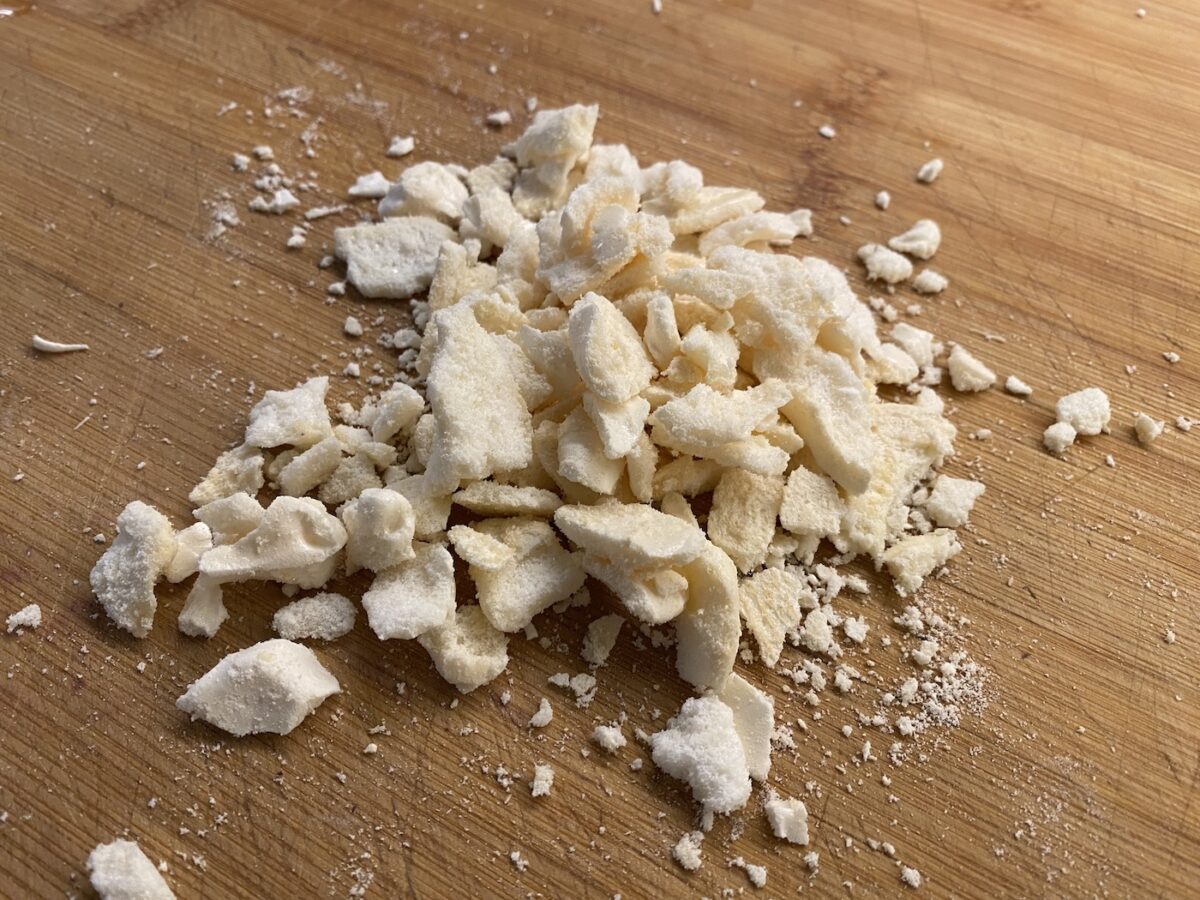 Chajá uruguayo. Receta tradicional fácil con bizcocho, nata y merengue