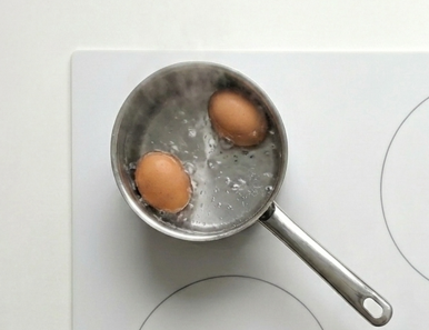 Cojondongo del gañán, la receta extremeña de pan, ajo y huerta