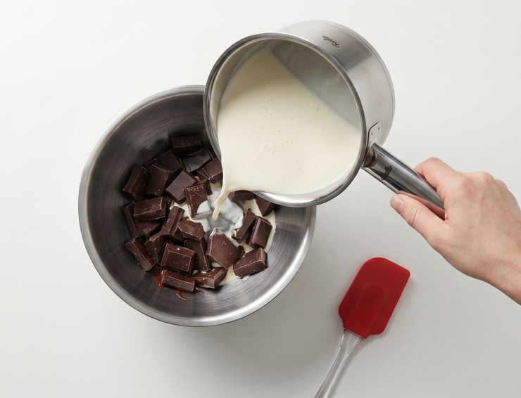 Garroticos de Pamplona caseros, hojaldre crujiente con chocolate y avellana
