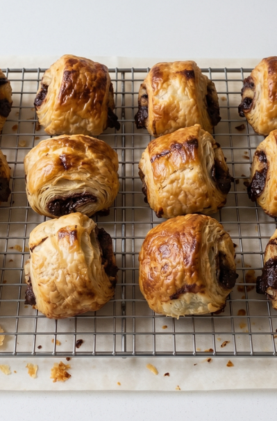 Garroticos de Pamplona caseros, hojaldre crujiente con chocolate y avellana