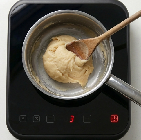 Gougères de queso. Bocaditos franceses de pasta choux para el aperitivo