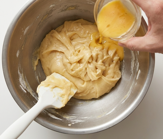 Gougères de queso. Bocaditos franceses de pasta choux para el aperitivo