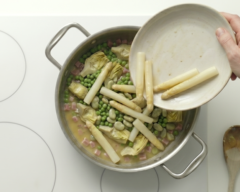 Menestra de verduras a la navarra, una receta de primavera con mucha huerta
