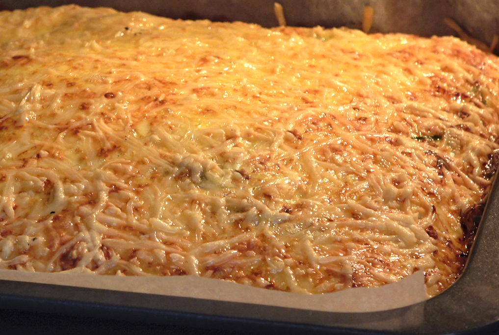 Pastel de calabacín, jamón y queso al horno: receta fácil, jugosa y perfecta para cualquier día
