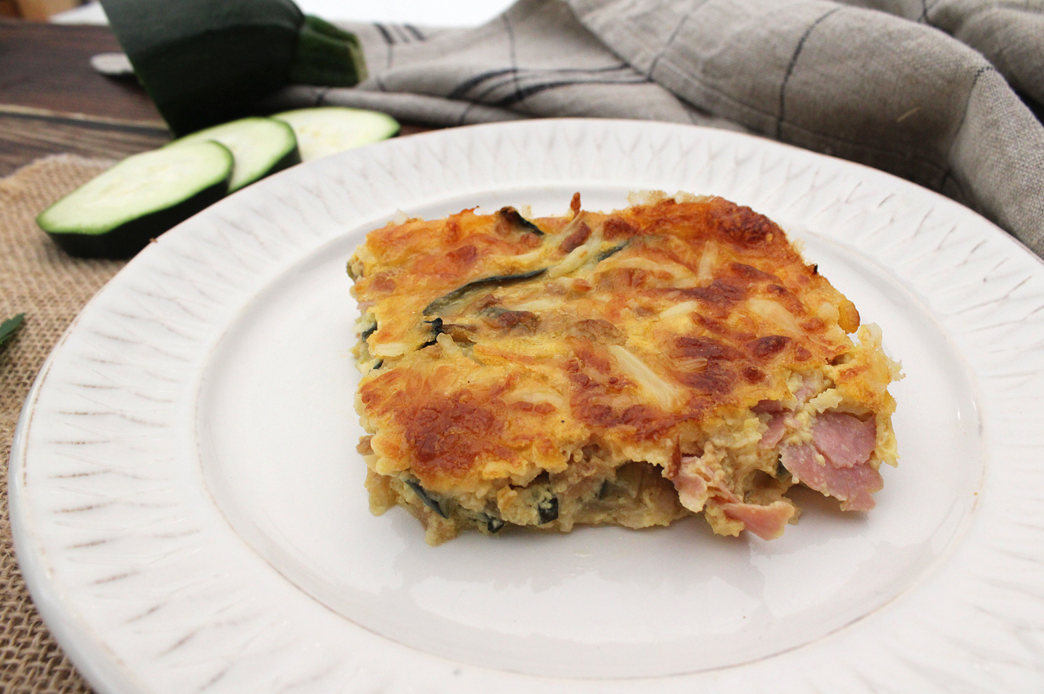 Pastel de calabacín, jamón y queso al horno: receta fácil, jugosa y perfecta para cualquier día