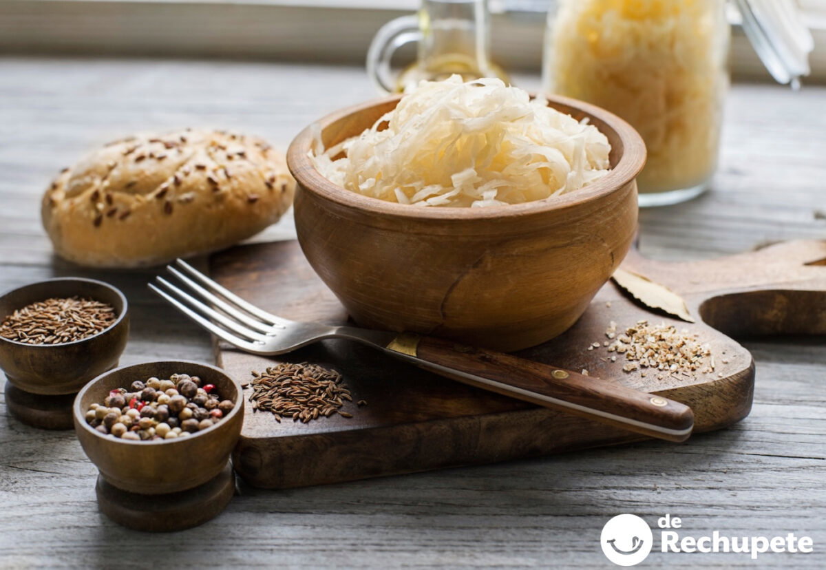 Chucrut. Qué es, beneficios y cómo utilizar esta col fermentada en la cocina