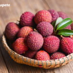 Lichi. Qué es, propiedades, beneficios y cómo usar esta fruta exótica en la cocina
