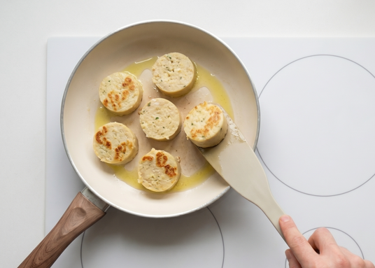 Relleno navarro frito con tomate y piquillos