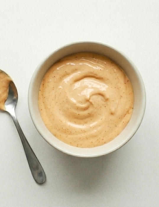 La spicy mayo que querrás ponerle a todo: cremosa, picante y lista en cinco minutos