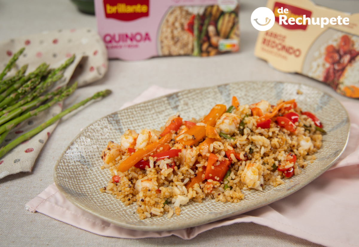 Salteado de arroz con quinoa, gambas y espárragos trigueros. Receta fácil y saludable paso a paso