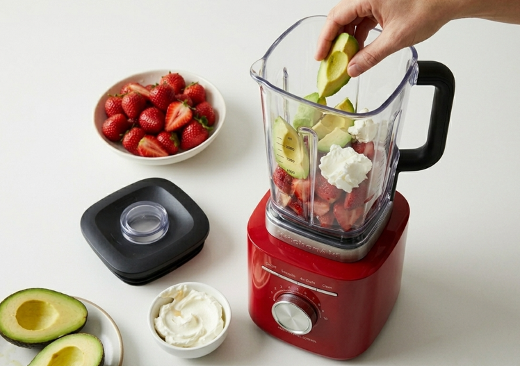 Smoothie de fresa, aguacate y queso. Cremoso, fresco y con un punto sorprendente que engancha desde el primer sorbo