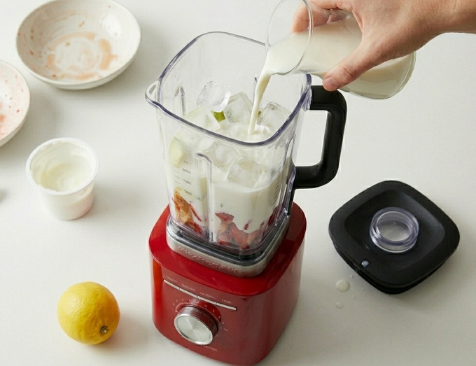 Smoothie de fresa, aguacate y queso. Cremoso, fresco y con un punto sorprendente que engancha desde el primer sorbo