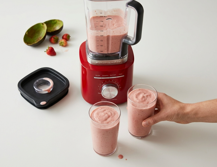 Smoothie de fresa, aguacate y queso. Cremoso, fresco y con un punto sorprendente que engancha desde el primer sorbo